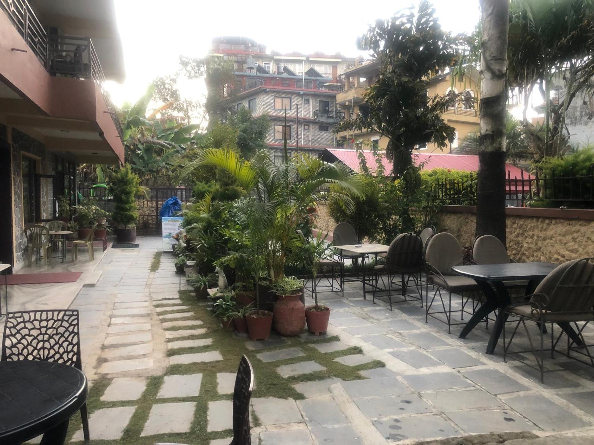 Hotel Mandala Pokhara Esterno foto
