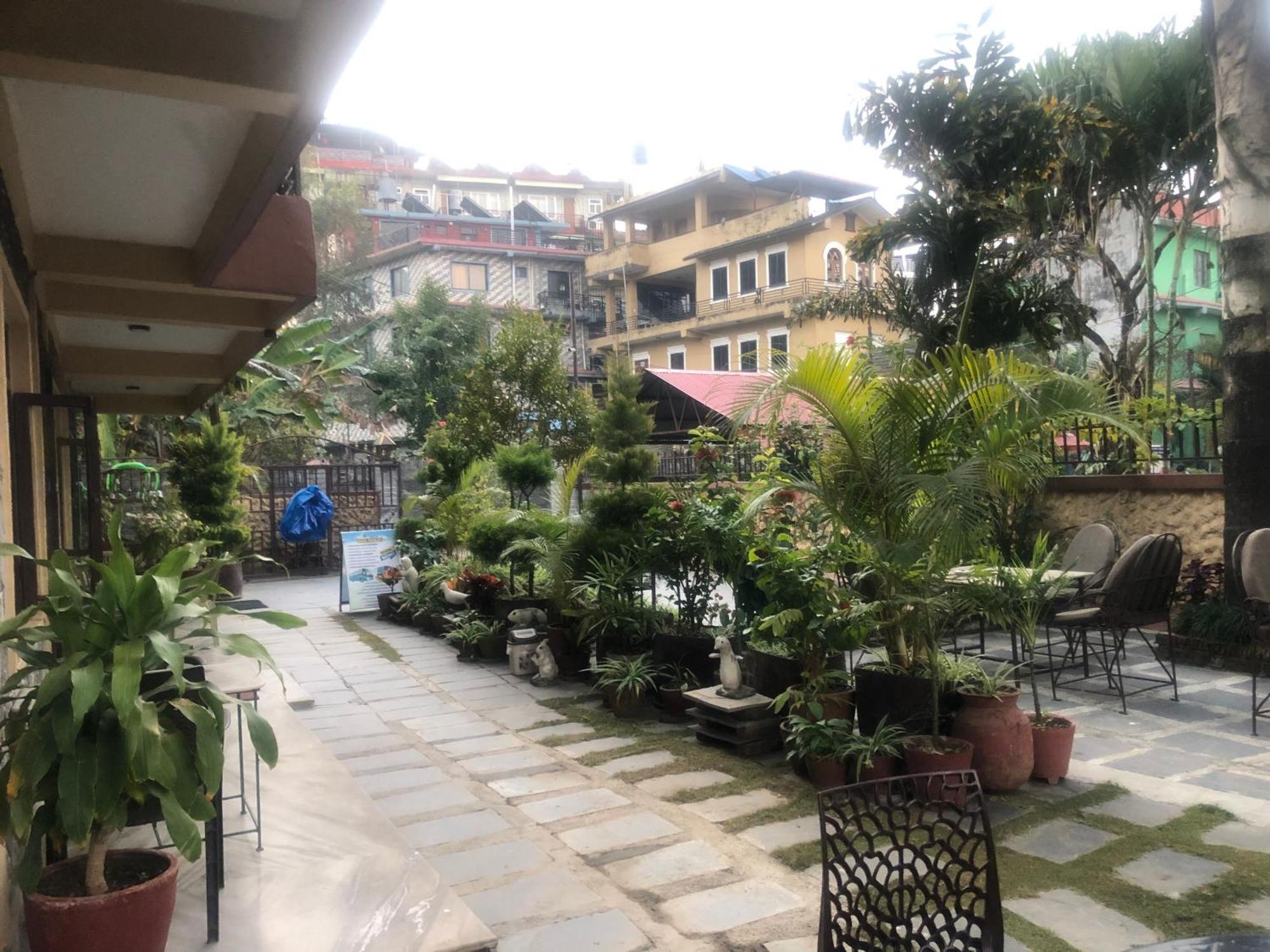 Hotel Mandala Pokhara Esterno foto