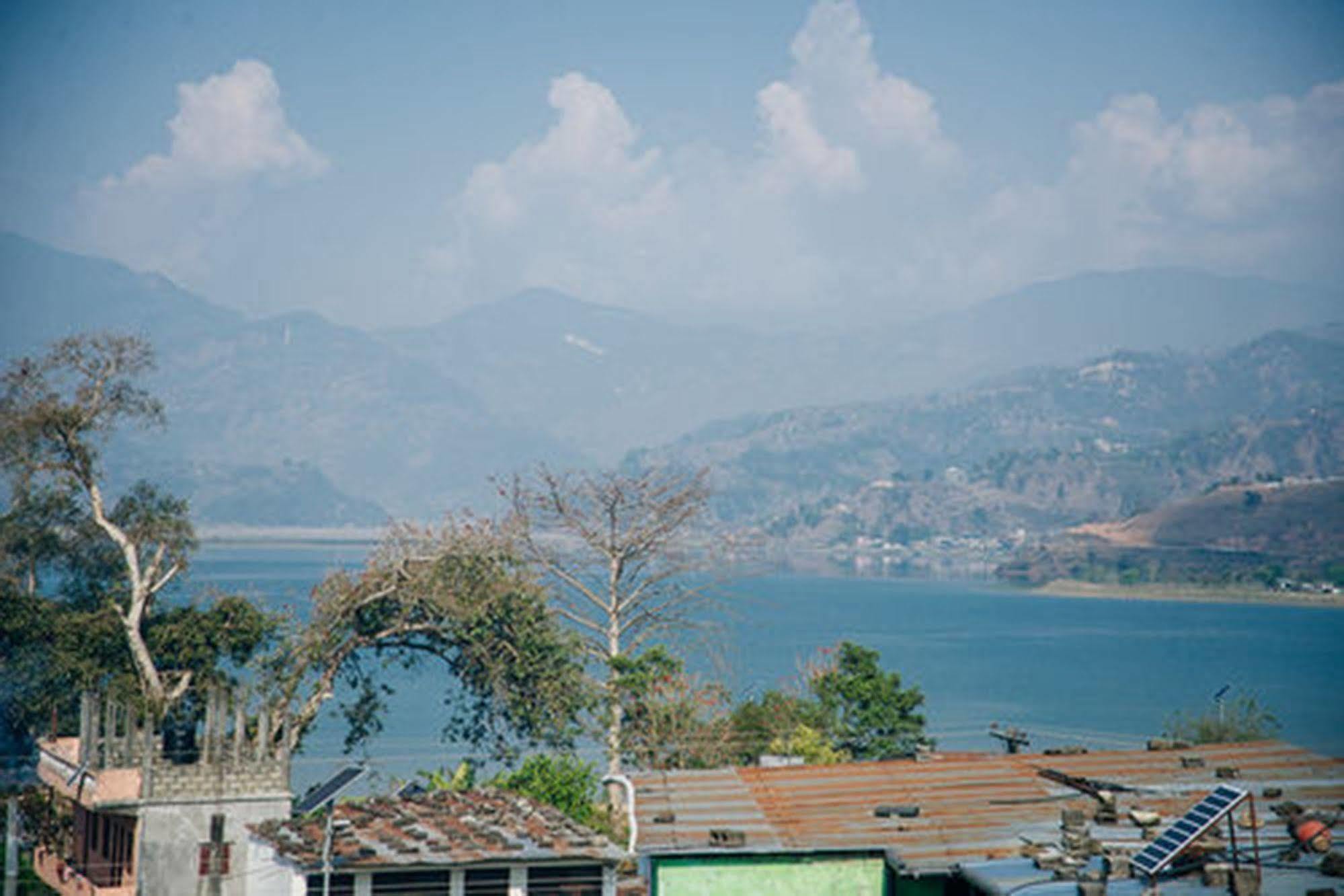 Hotel Mandala Pokhara Esterno foto