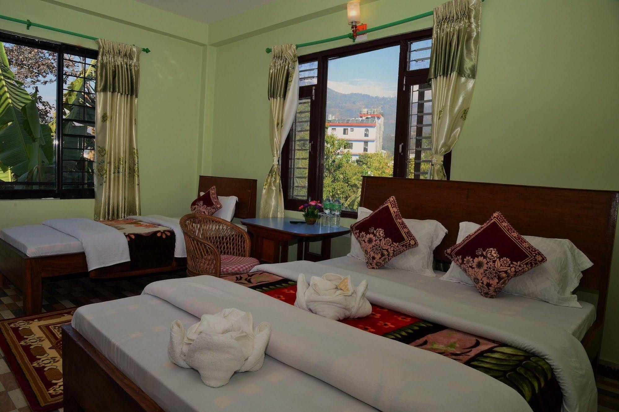 Hotel Mandala Pokhara Esterno foto