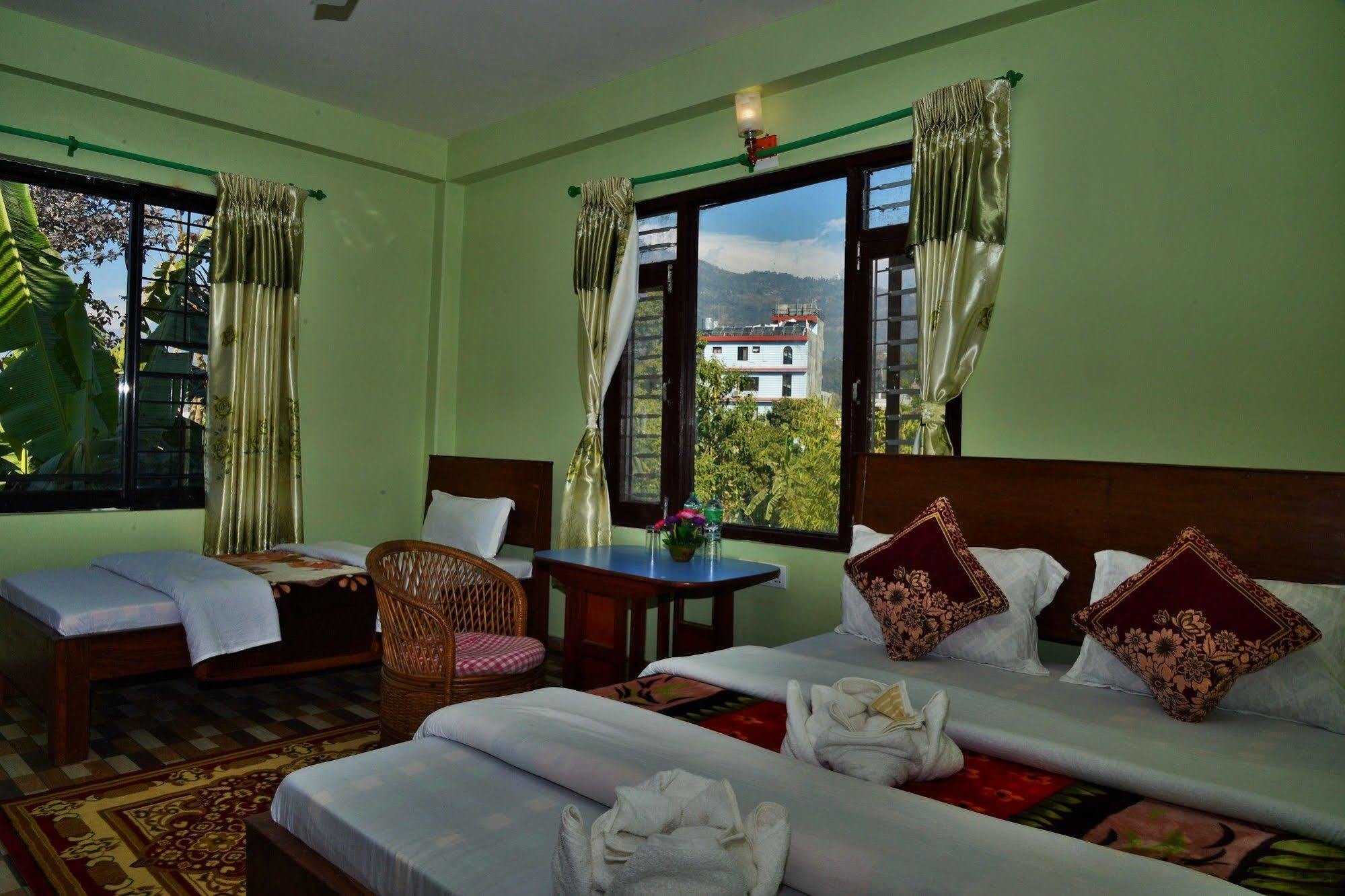 Hotel Mandala Pokhara Esterno foto