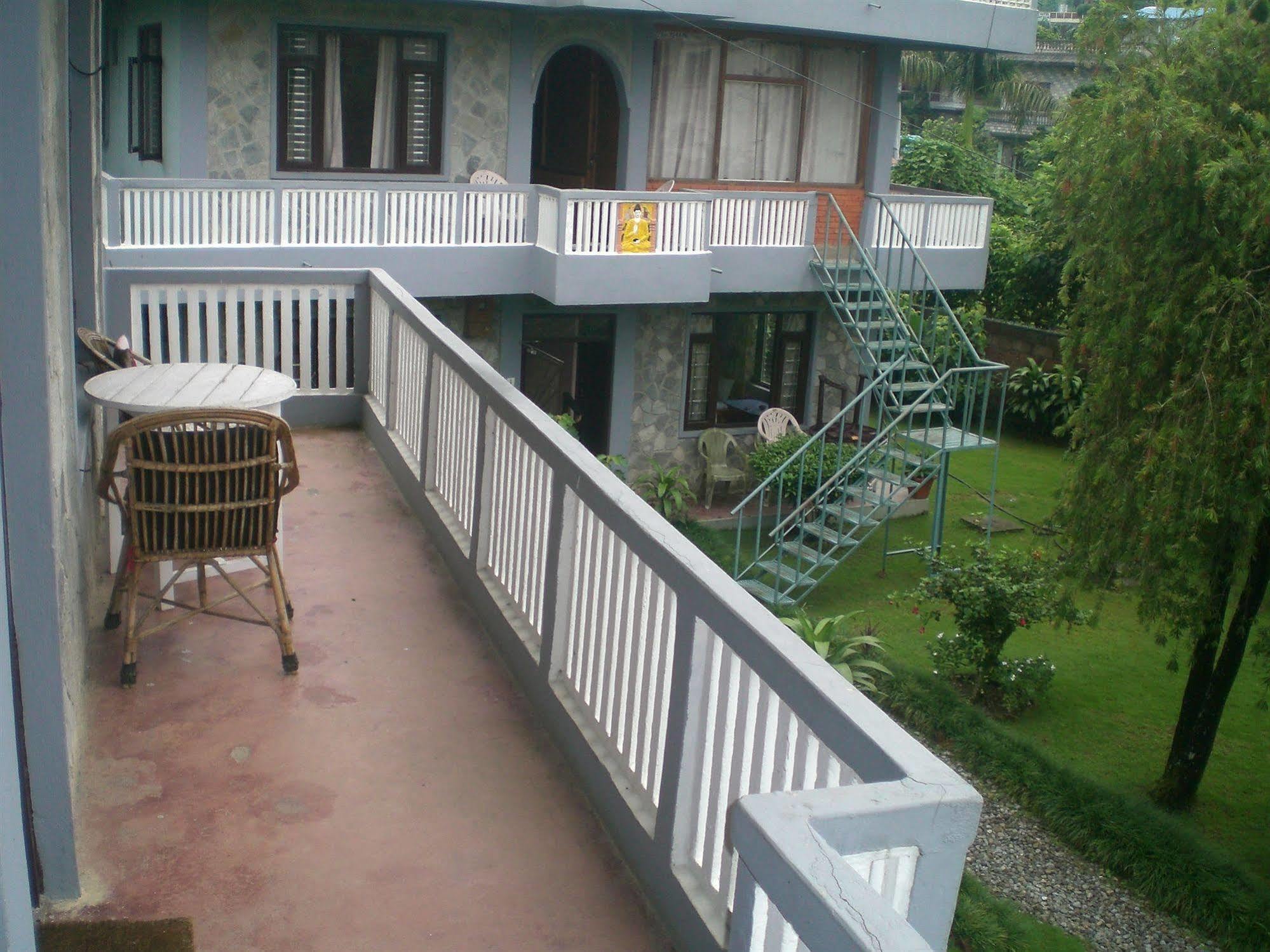 Hotel Mandala Pokhara Esterno foto